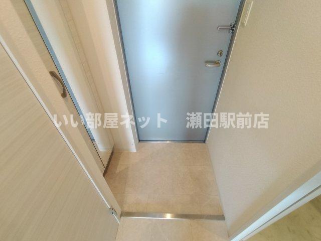 玄関　※同建物の別のお部屋の写真です。