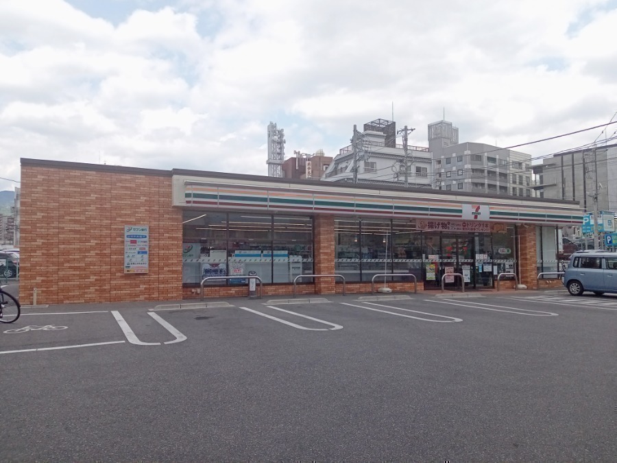 コンビニ　セブンイレブン甲府丸の内2丁目店（コンビニ）まで387m