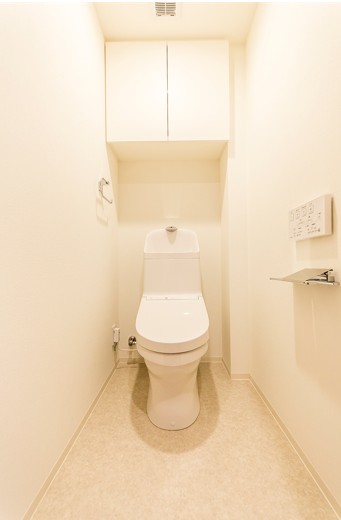 トイレ　温水洗浄便座。