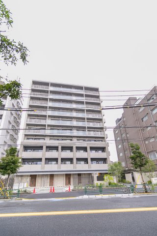 建物外観　鉄筋コンクリート造のがっちりとした建物。