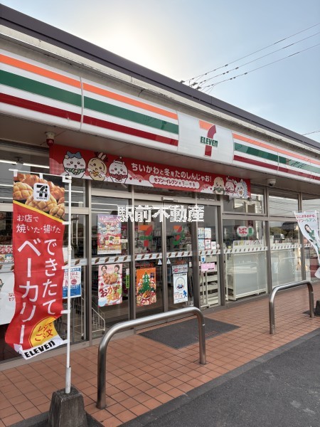 コンビニ　セブンイレブン三輪山隈店（コンビニ）まで800m