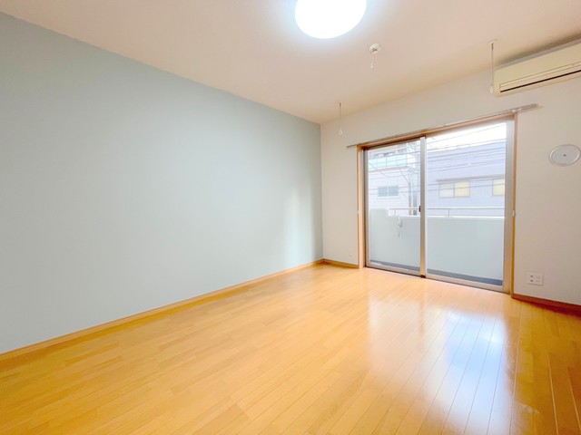 居室・リビング　アクセントクロスのおしゃれな壁紙