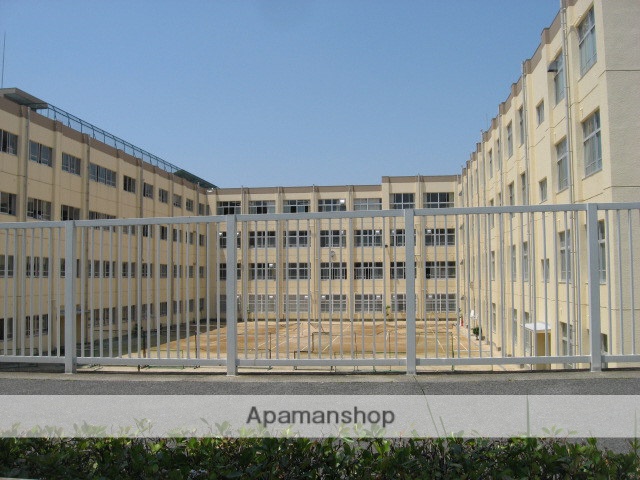 中学校　高槻市立芝谷中学校（中学校）まで1081m