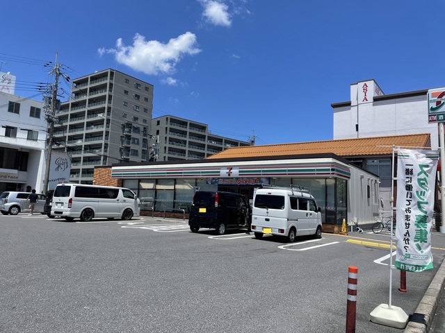 コンビニ　セブンイレブン八日市上之町店（コンビニ）まで428m
