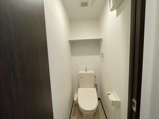 トイレ　イメージとして同建物他部屋を表示しています