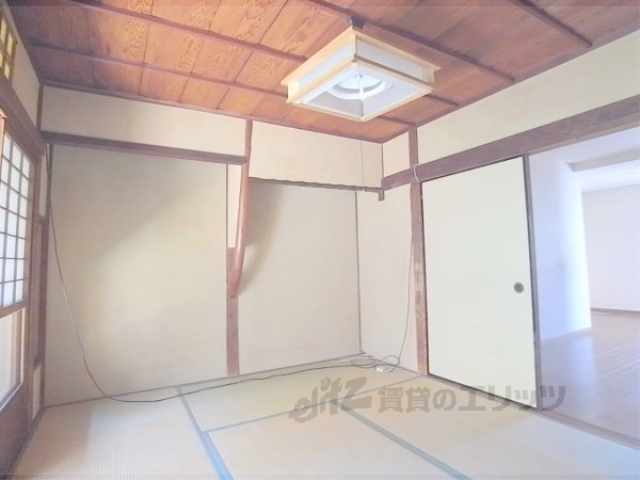 キッチン　作業スペースもあり便利です。