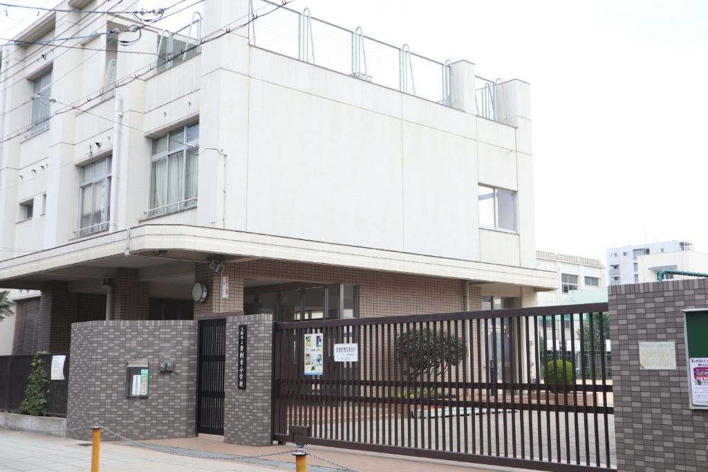 小学校　大阪市立舎利寺小学校（小学校）まで323m