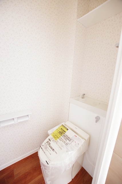 トイレ　類似室内