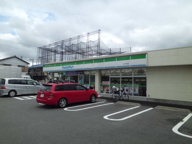 コンビニ　ファミリーマート松戸栄町店（コンビニ）まで157m