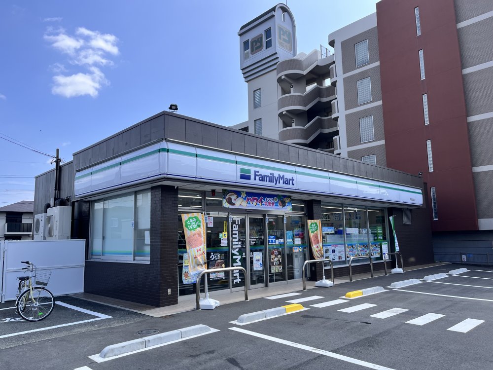 コンビニ　ファミリーマート 奈良尼辻店（コンビニ）まで620m
