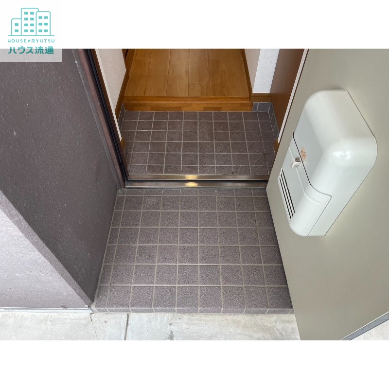 玄関　※別号室の写真です