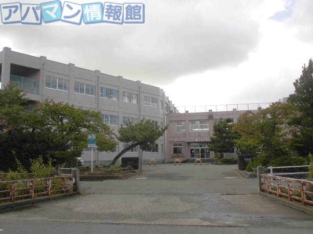 小学校　新潟市立新津第三小学校（小学校）まで483m
