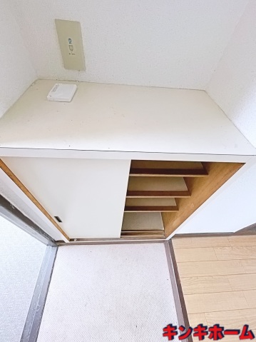 玄関　写真は別のお部屋のものでございます