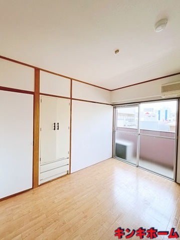 エントランス　写真は別のお部屋のものでございます