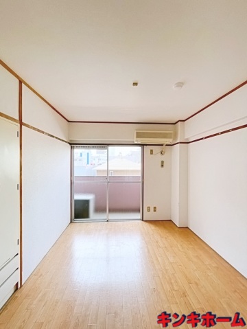 居室・リビング　写真は別のお部屋のものでございます