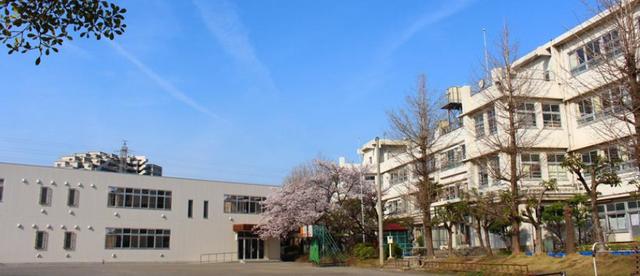 小学校　川崎市立久地小学校（小学校）まで742m