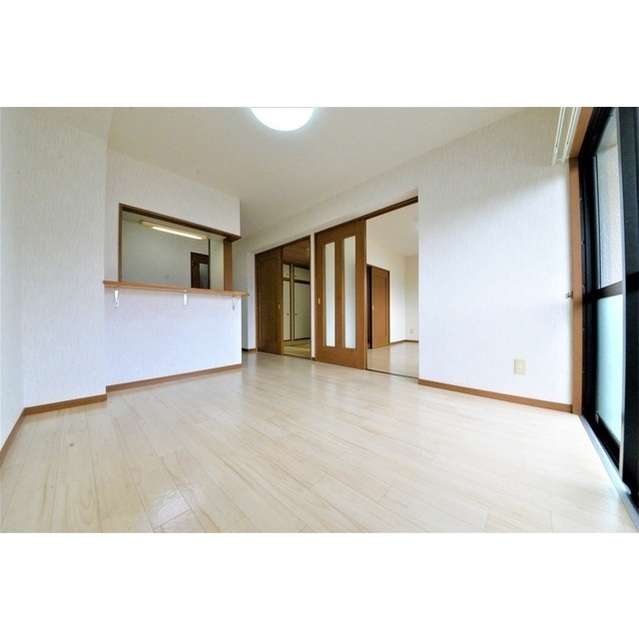 居室・リビング　9帖のダイニングキッチン