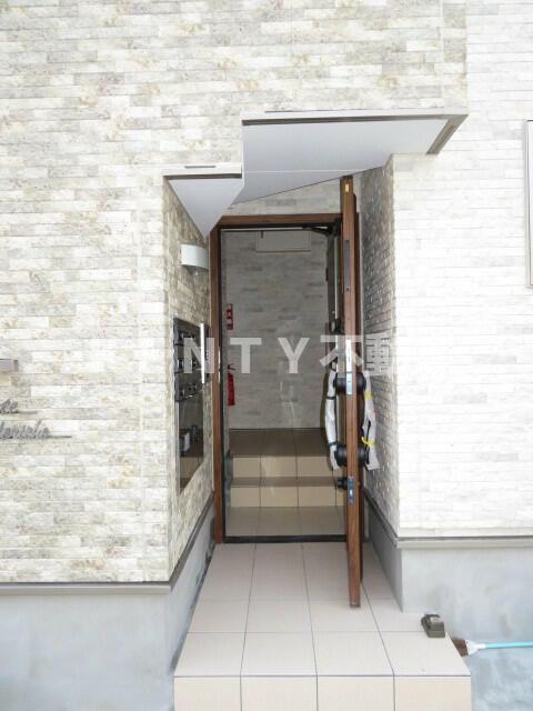 エントランス　ゆとりのあるエントランスです