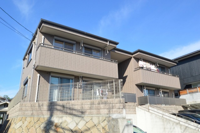 建物外観　内装社員は別号室です