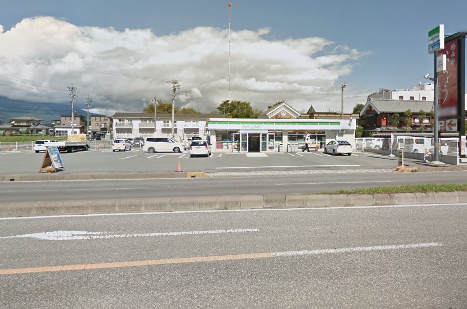 コンビニ　ファミリーマート佐久インター店（コンビニ）まで619m