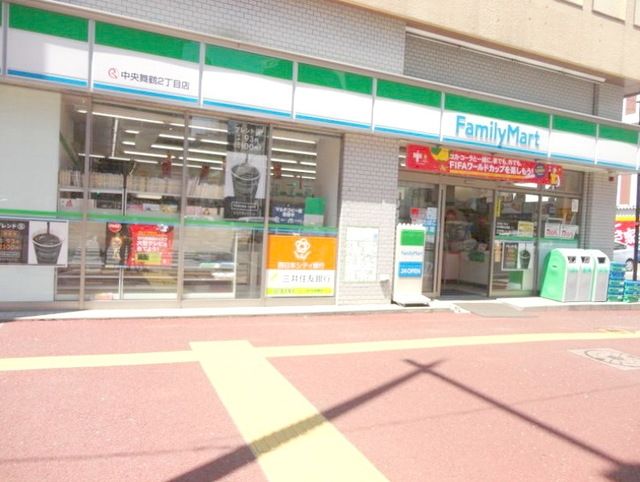 コンビニ　ファミリーマート中央舞鶴2丁目店（コンビニ）まで351m