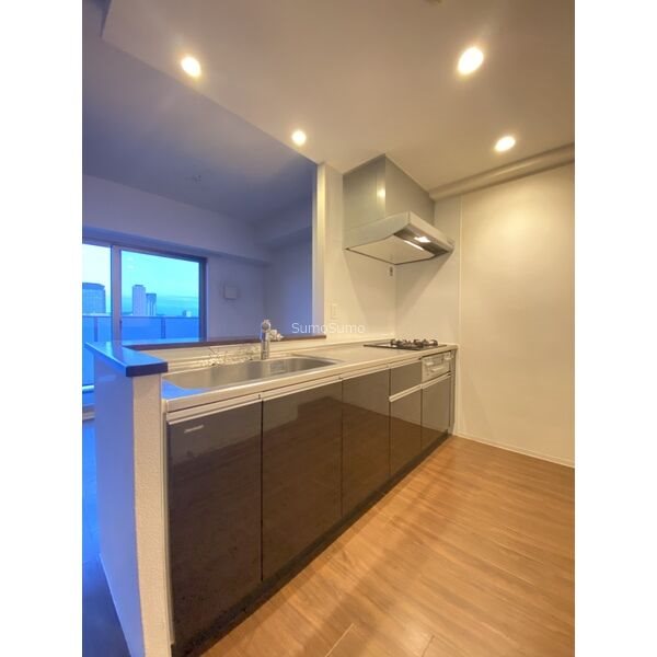 キッチン　コンパクトなキッチンで掃除もラクラク