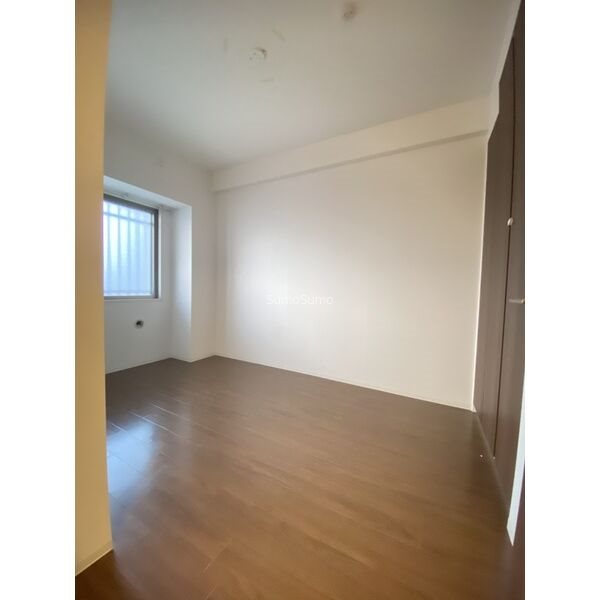 その他部屋・スペース　広くて明るい寝室