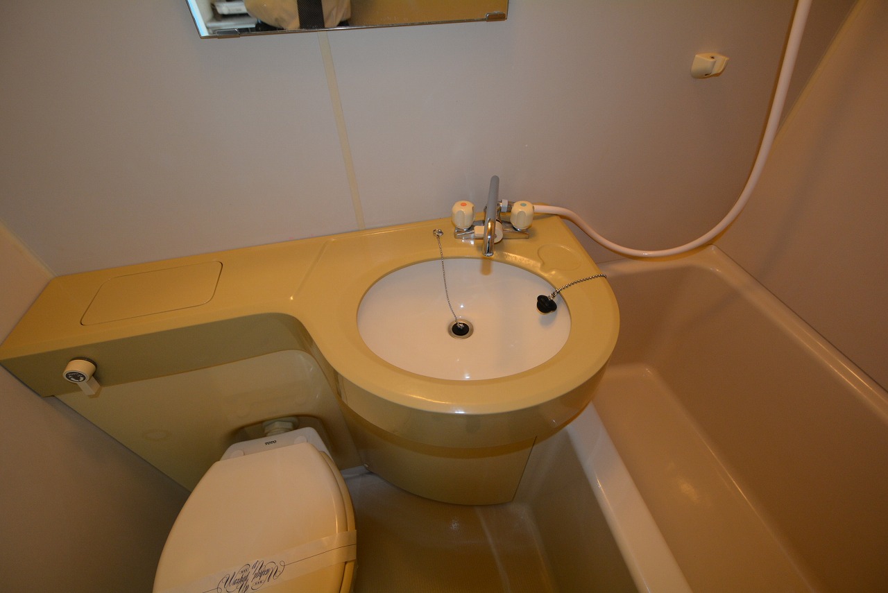 洗面設備　浴室内に洗面台付き！