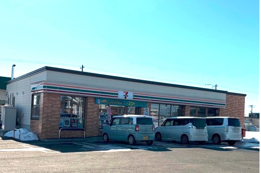 コンビニ　セブンイレブン 釧路鳥取大通5丁目店（コンビニ）まで327m