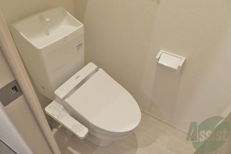 トイレ　温水洗浄便座が付いて快適＆清潔です。