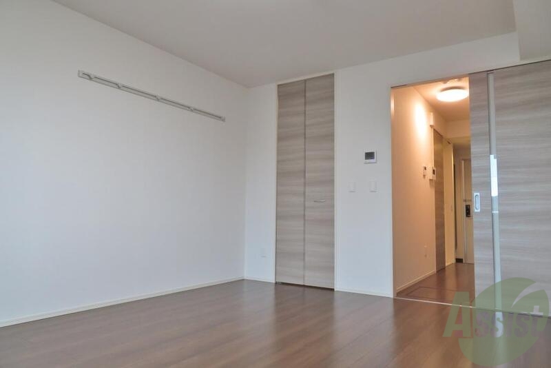 その他部屋・スペース　クローゼットや扉は木目調でオシャレな感じです。