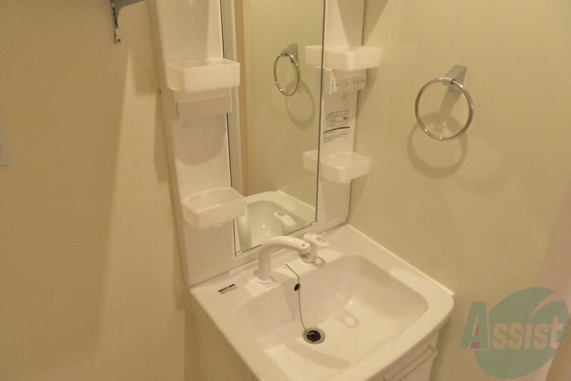 洗面設備　シャワー付洗面化粧台があるのはポイントが高いですね。