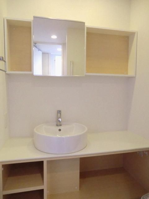 洗面設備　オシャレな独立洗面台