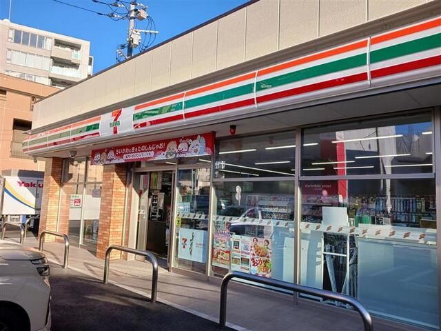 コンビニ　セブンイレブン（コンビニ）まで140m