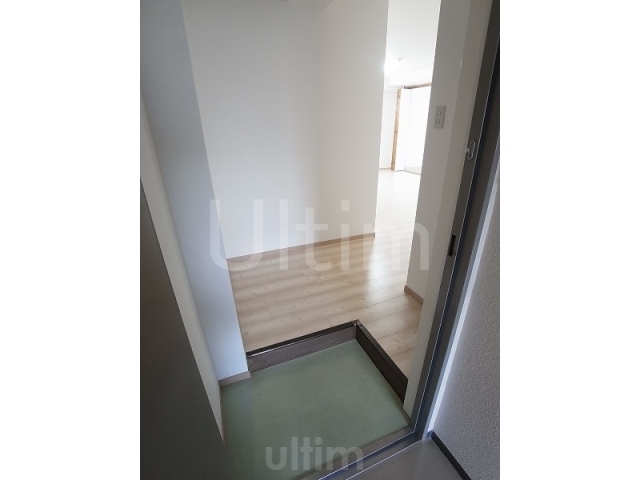 玄関　※別のお部屋の写真です