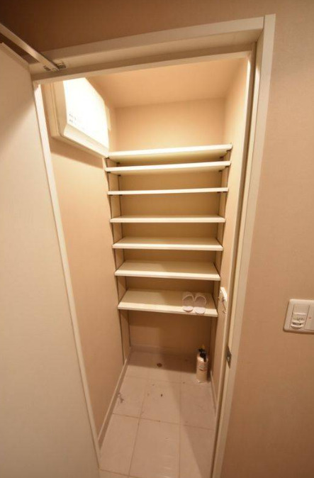 玄関　※別部屋参考写真