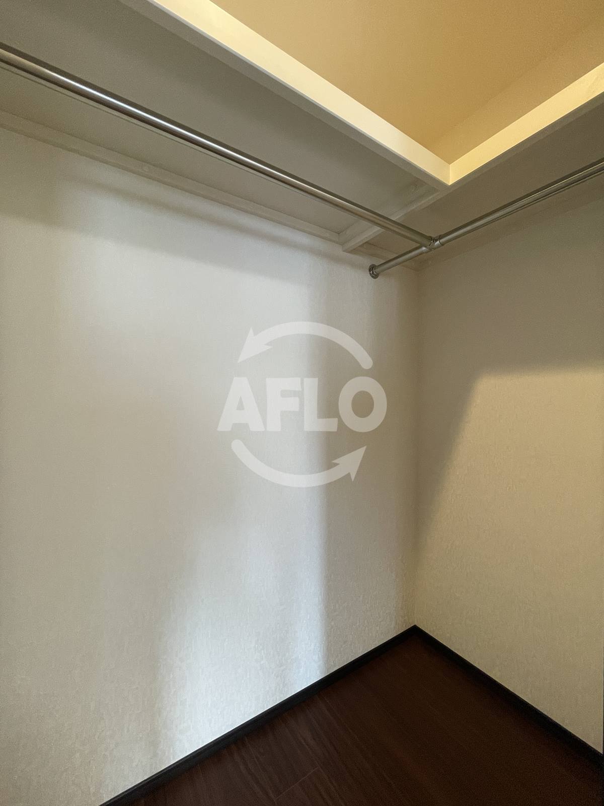 収納　プレジオ九条　ウォークインクローゼット