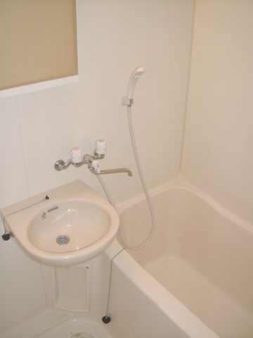 バス・シャワールーム　きれいな浴室