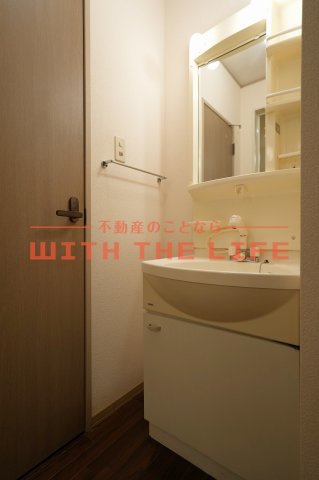 洗面設備　独立洗面化粧台が付いています