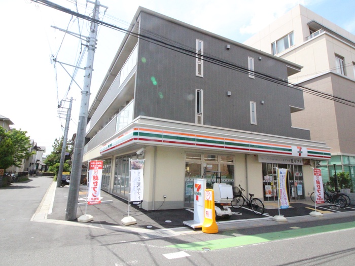 コンビニ　セブンイレブン（コンビニ）まで210m