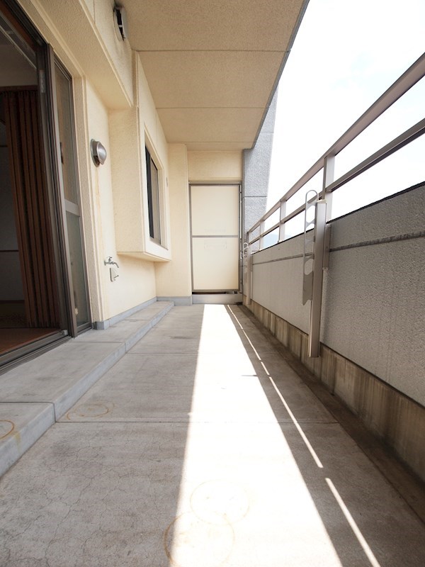 バルコニー　洗濯物が沢山干せます。