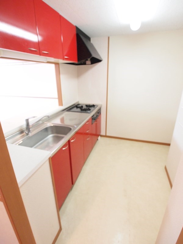 キッチン　広いシステムキッチン。