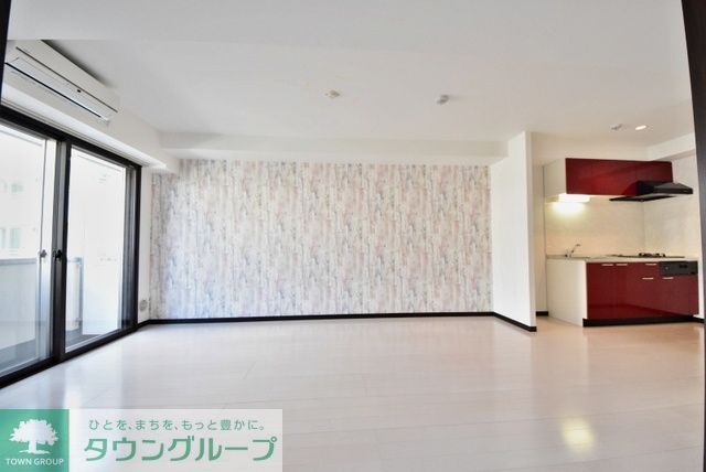 居室・リビング　お洒落なアクセントクロスのリビング