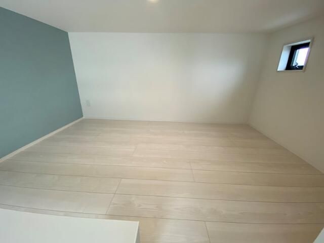 その他部屋・スペース　室内は落ち着いた温もりを感じるフローリングです☆