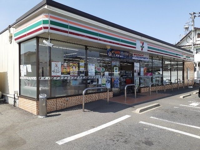 コンビニ　セブンイレブン下中居町西店（コンビニ）まで750m