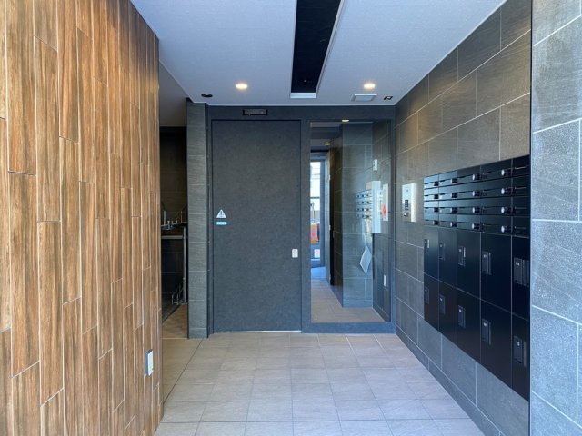 エントランス　お洒落な建物デザイン♪