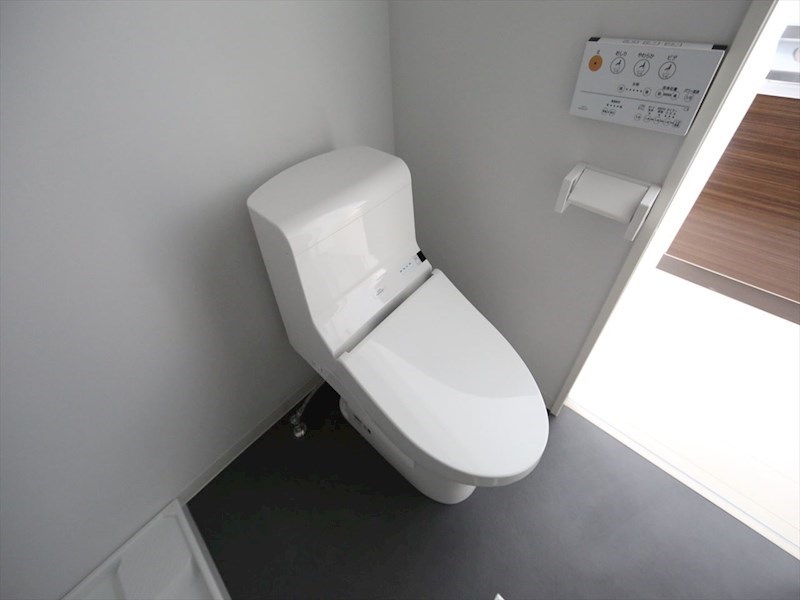 トイレ　温水洗浄暖房便座付トイレ