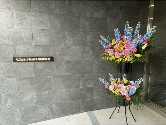 エントランス　重厚感のある建物デザイン♪