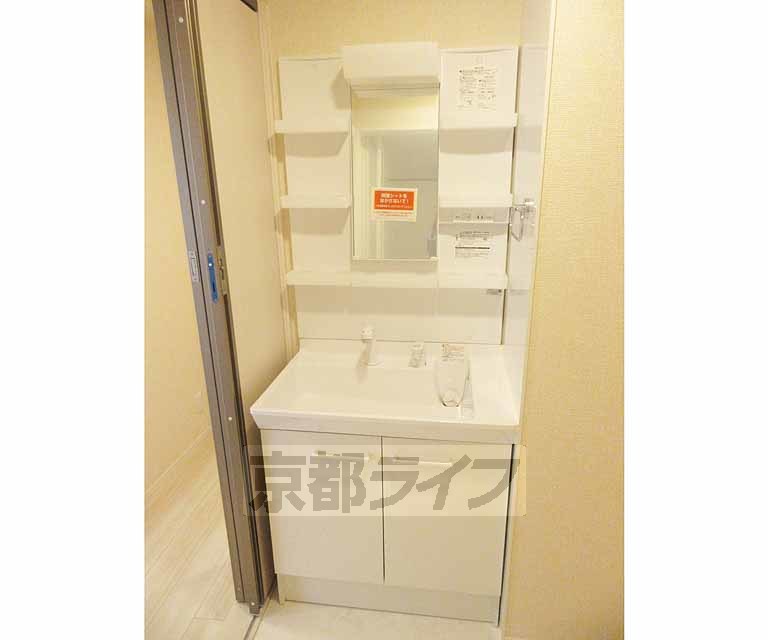 洗面設備　使い勝手のいい洗面台です・