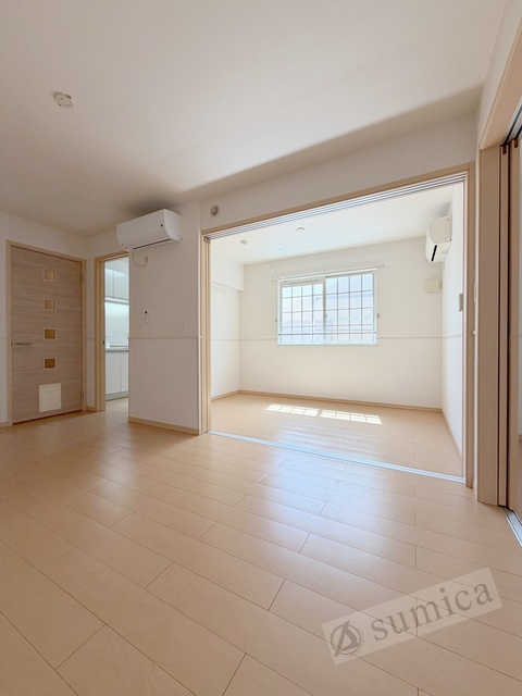 居室・リビング　ホワイトベースで明るい内装♪